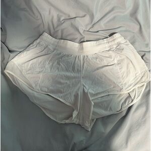 white lululemon hotty hot shorts 2.5 inch low rise